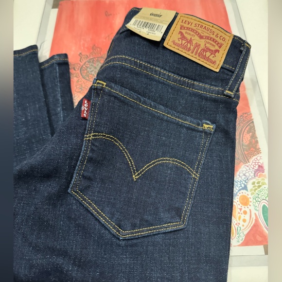 314 Shaping Slimming Straight Leg
Mid Rise Jeans - Picture 10 of 11